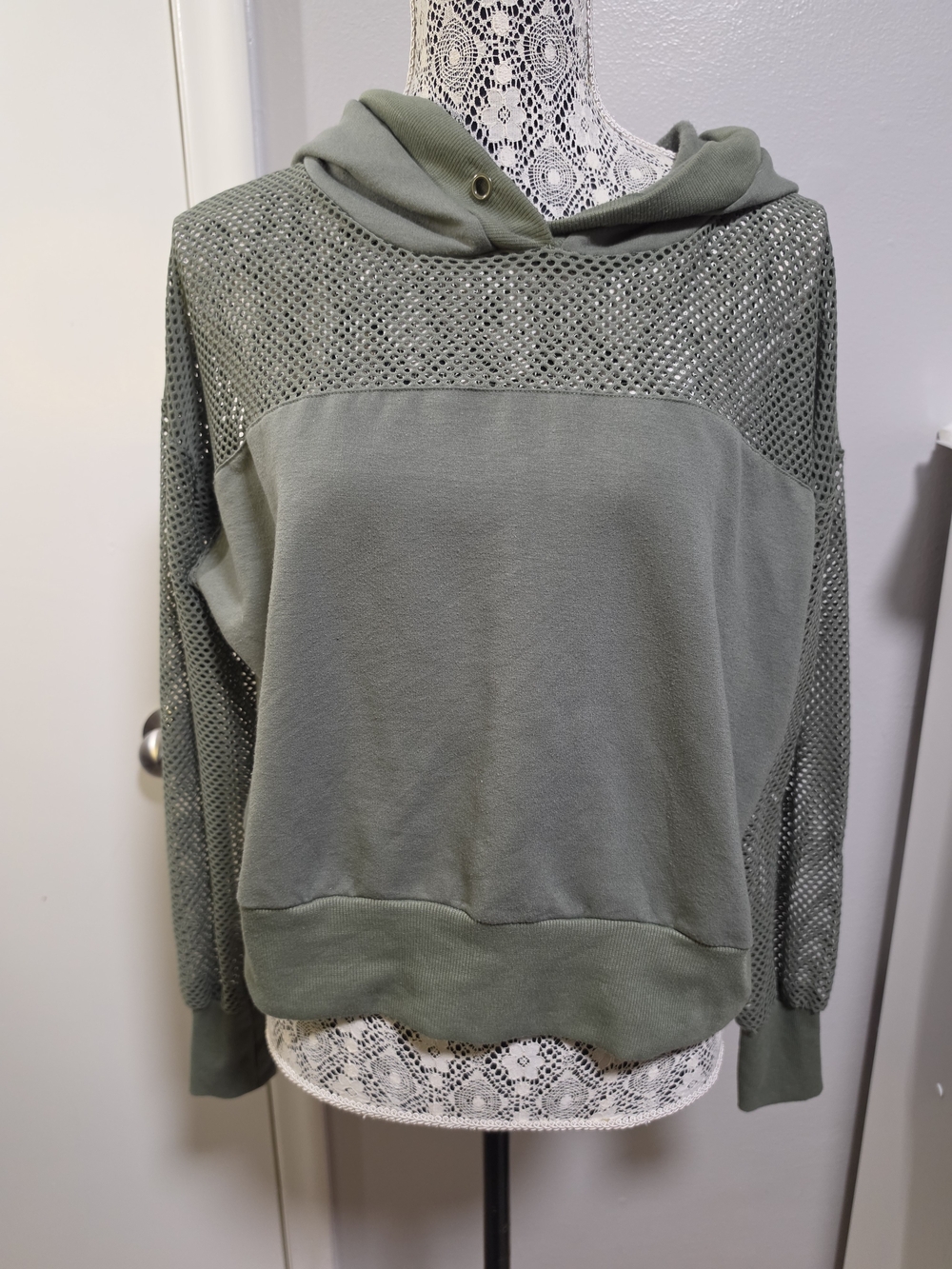 Cali Sport Olive Green Mesh Sleeve Cropped Hoodie XL